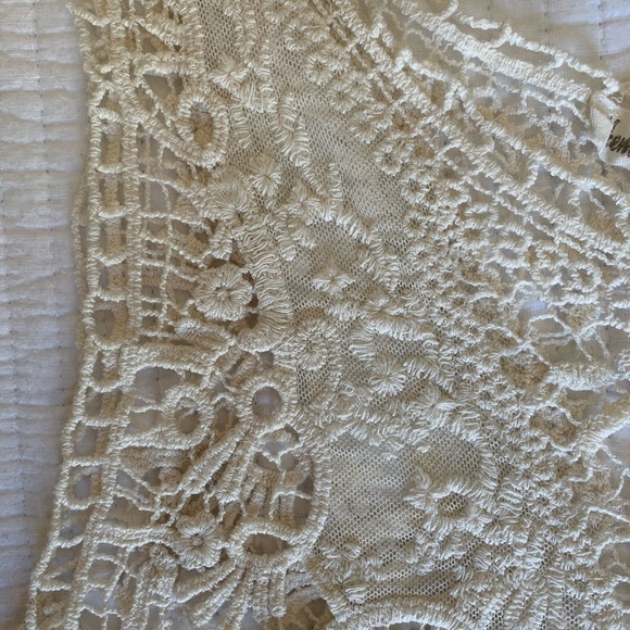 Lace tank top. Cream coloured. Medium. - Picture 8 of 10